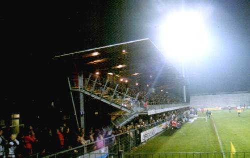 Waldstadion - Haupttribüne auf Stelzen