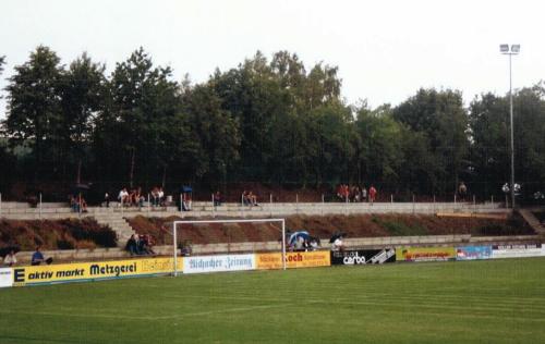 Stadion am Schüsselhauser Kreuz - Hintertorstufen als Doppeldecker