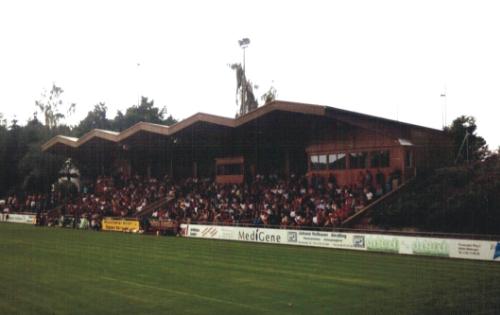 Stadion am Schüsselhauser Kreuz - ... und so sieht das gute Stck voll aus