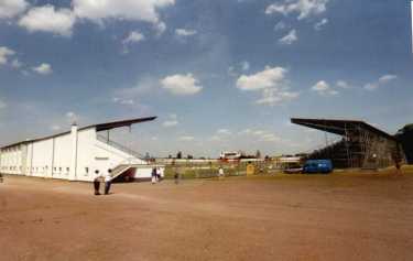 Stadion am Sch&ouml;nbusch - Trib&uuml;nen von au&szlig;en