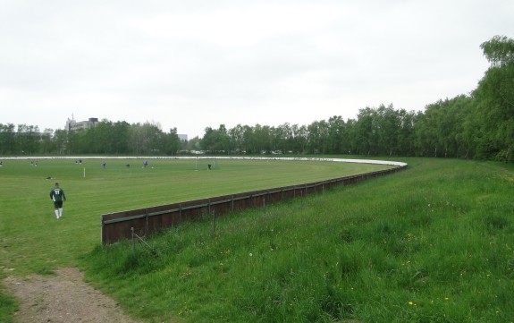 Sportplatz im Leineweberring