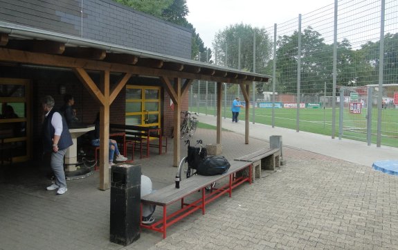 Sportplatz an der Festhalle Kunstrasen