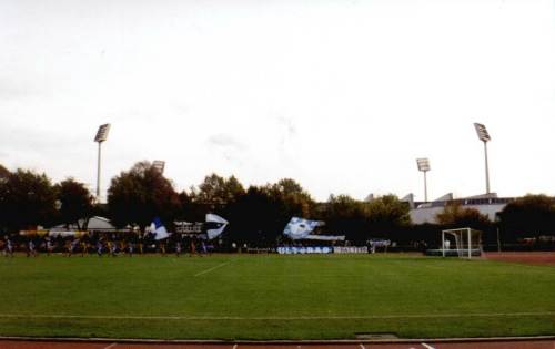 Leichtathletikplatz am Ruhrstadion, das auch im Hintegrund zu sehen ist.