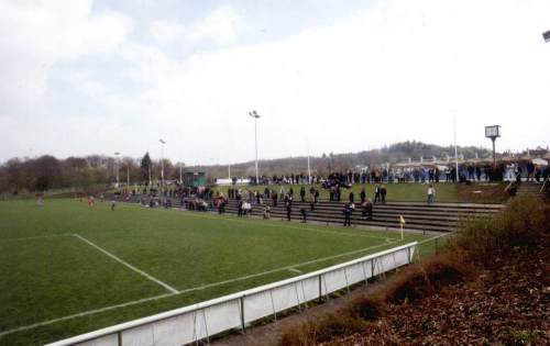 Silberweg, Platz 2 - Im Hintergrund sieht man die Tribne vom Hauptplatz