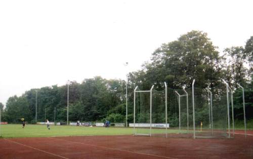 Stadion Brackwede - Gegenseite - jemand Bock auf Hammerwerfen?