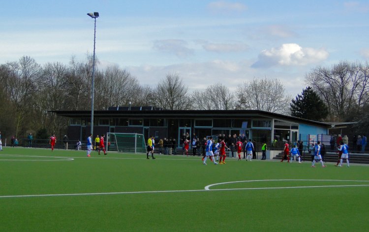  Kurt-Bornhoff-Sportpark Kunstrasen