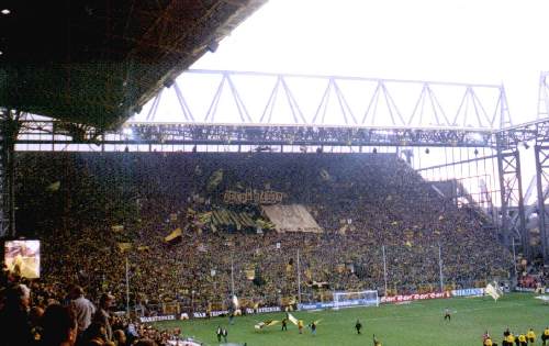 Westfalenstadion - Südtribüne mit Intro BVB-Fans