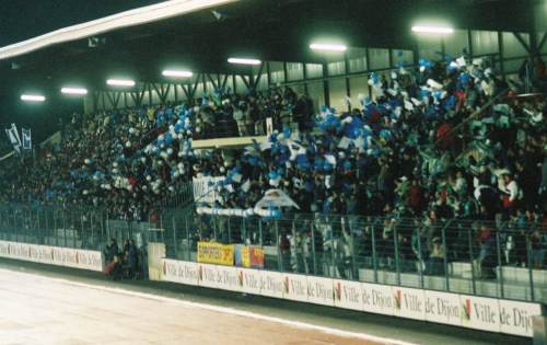 Parc municipal des sports Gaston-Gérard - Dijon-Fans auf der Haupttribüne