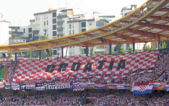 Estádio Dr. Magalhães Pessoa (Leiria) - Intro Kroatien