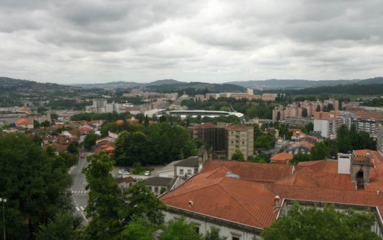 Estádio D. Afonso Henriques Guimarães - Stadion im Stadtbild