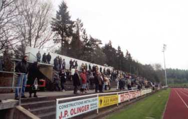 Stade Emile Mayrisch - Gegenseite von Nahem