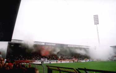 Georg Melches Stadion - ...Hang zu Rauch