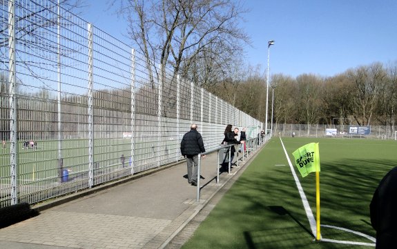 Helmut-Rahn-Sportanlage Kunstrasen 1