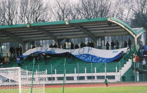 Stade du Schlossberg - Fans mit Blockfahne