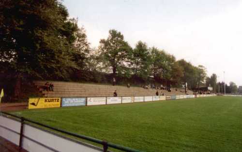 Sportplatz Ederner Str. - ausgebaute Seite