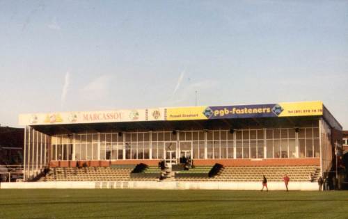 Emmanuel Hielstadion - Tribüne