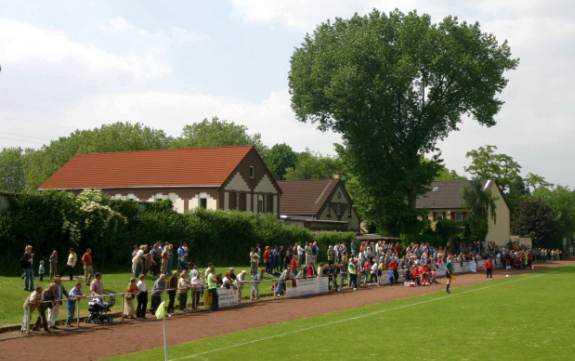 Sportplatz an der Kirchstraße - Längsseite