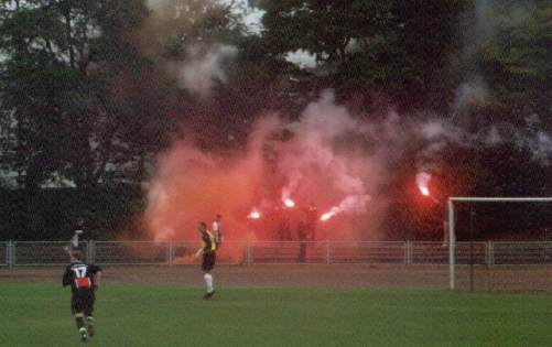 Friedrich-Ludwig-Jahn-Stadion - Rauch ber'm Dorf