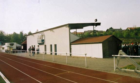 Rhönkampfbahn - Tribüne (Rückansicht)