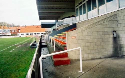 Louis Lucas Stadion - Blick über die Tribüne