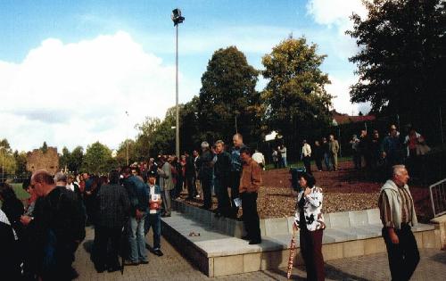 Sportplatz an der Burg - Lngsseite mit Stufen