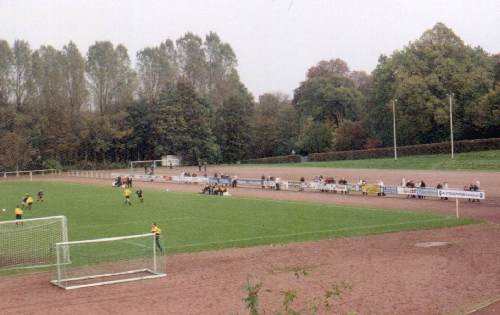 Stadion Oststraße - Zuschauer auf der 'Gegengerade'