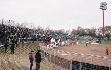 Grotenburg-Kampfbahn - Blick in die Westkurve