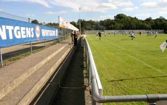 Stade Prince Philippe - Gegenseite