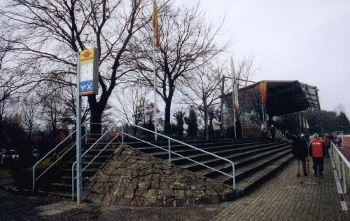 Emsland-Stadion - Stehplätze neben Tribüne