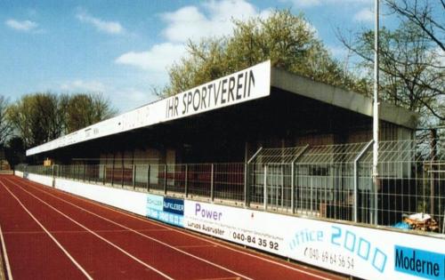 Jonny-Arfert-Anlage an der Flurstr. - Haupttribüne von nahem