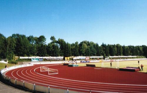 Dünnefeld-Stadion - 'Haupttribüne' mit Stufen