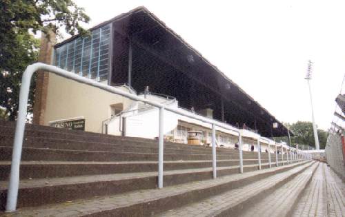 Mommsentribüne - Stehplätze vor der Tribüne