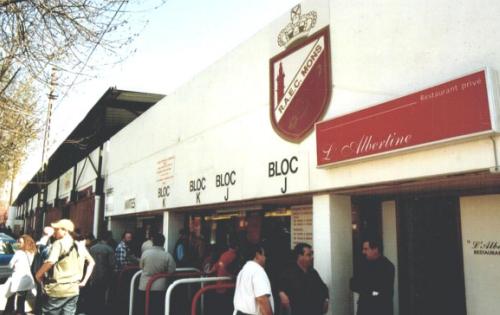 Stade Tondreau - Haupttribüne von außen