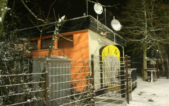 Stadion Ruhrstraße - Container mit 'Vereinsheim' - heute geschlossen