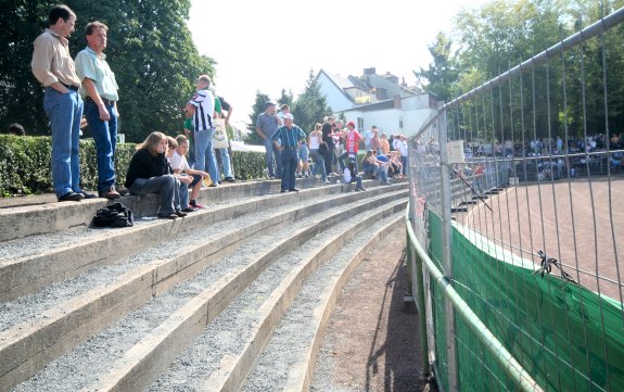 Stadion an der Kirmeswiese (Prof. Hueppe Stadion)