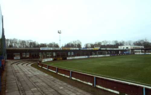 Albert-Kuntz-Stadion - Gegenseite und Heimkurve unbesetzt