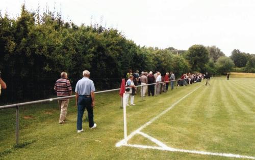 Sportplatz an der B3 - Längsseite