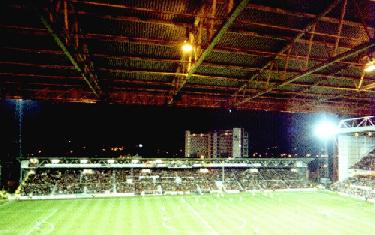 Nottingham City Ground - Main Stand besetzt