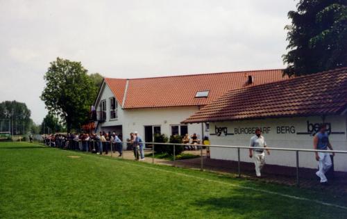 Rothe-Kampfbahn - Ausgebaute Seite