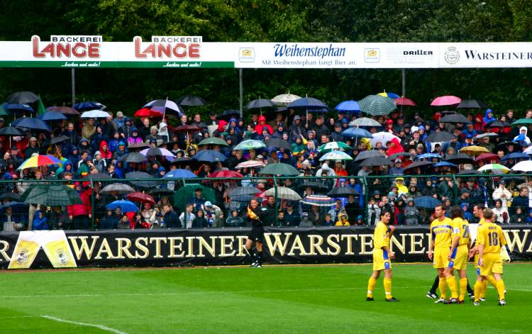 Herman-Löns-Stadion - Choreo 'Bunte Regenschirme'