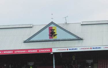 Firhill - Giebel im Main Stand