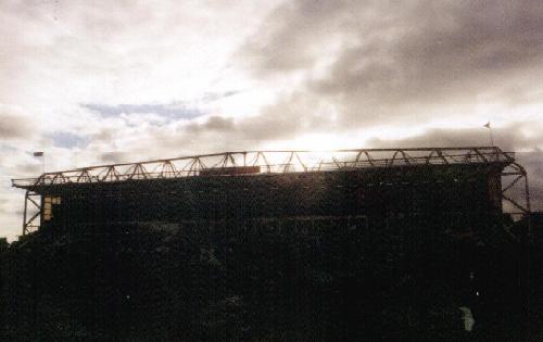 London Road - Stimmungsbild: South Stand im Gegenlicht