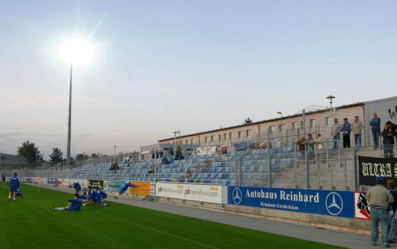 Sportplatz Husterhöhe - Gegenseite