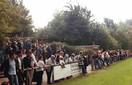 Sportplatz Scharbeutzer Straße - Stufen