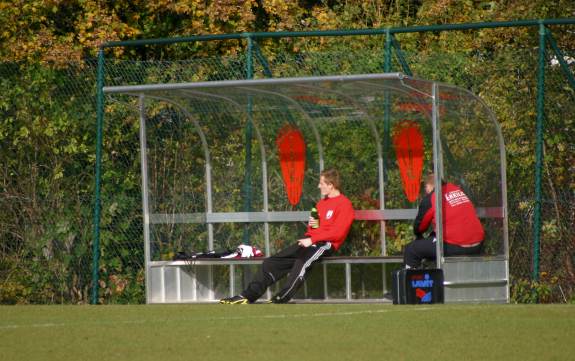 VfL-Sportplatz - Trainerbank heim