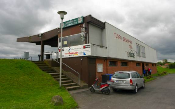 Stadion am Fünften - Tribüne Rückansicht