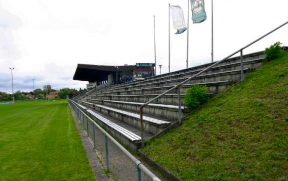 Stadion am Fünften - Tribüne Vorderansicht