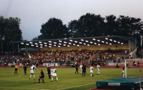 Lohrheidestadion - Haupttribne im Dunkel