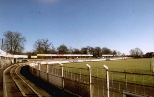 Stadion Im Hölzchen - Kurve und Gegenseite