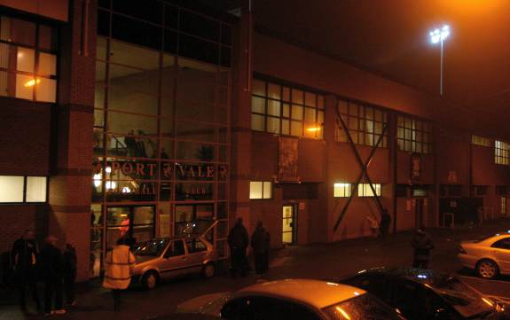 Vale Park - Lorne Street Stand mit Haupteingang